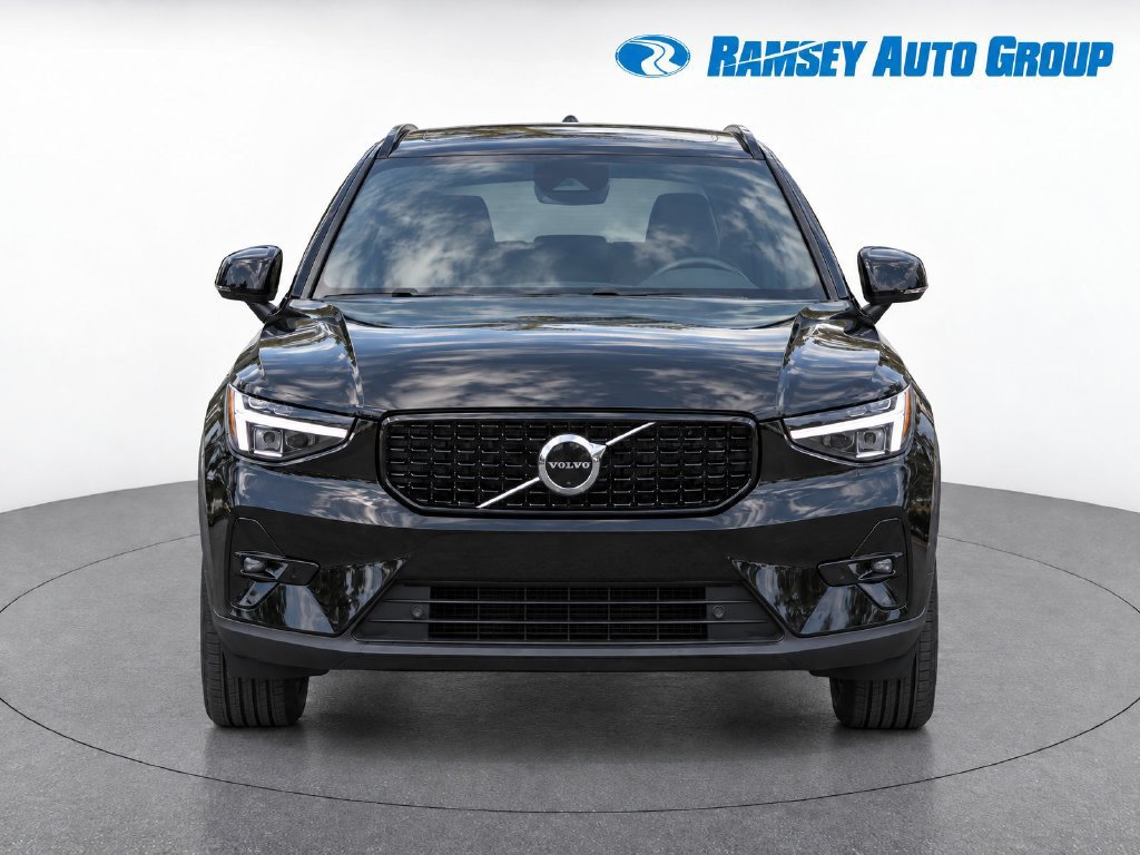 Used 2025 Volvo XC40 B5 Plus AWD/4WD image 5
