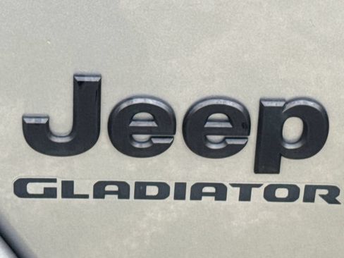 Used 2021 Jeep Gladiator Sport AWD/4WD image 32