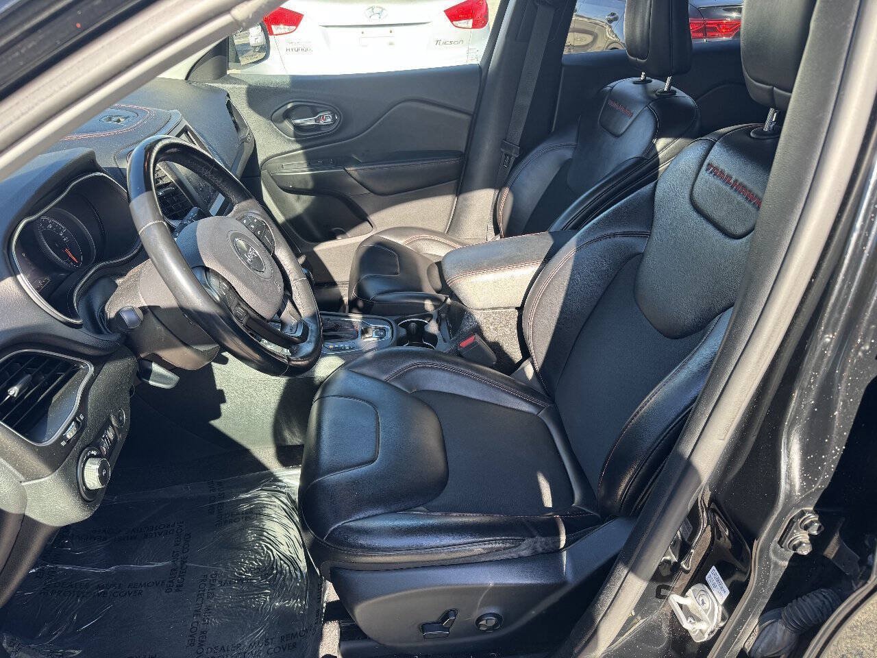 Used 2019 Jeep Cherokee Trailhawk w/ Comfort/Convenience Group AWD/4WD image 20