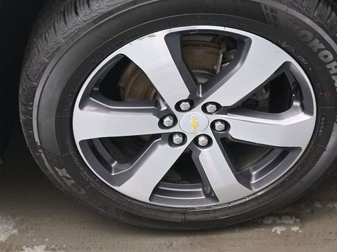 Used 2021 Chevrolet Traverse LT w/ LT Premium Package AWD/4WD image 33