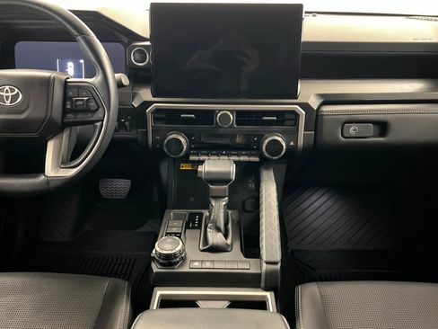 Used 2025 Toyota 4Runner Limited w/ Tow Technology Package AWD/4WD image 14