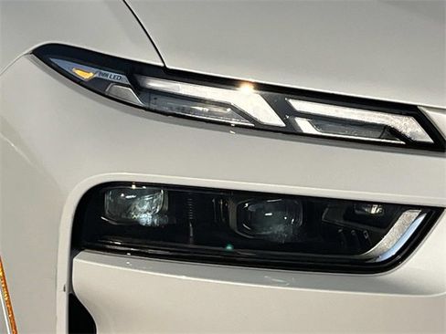 Used 2024 BMW X7 xDrive40i w/ Executive Package image 9