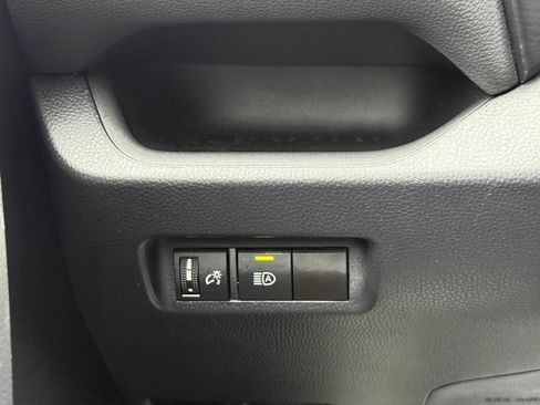 Used 2023 Toyota RAV4 LE AWD/4WD image 28