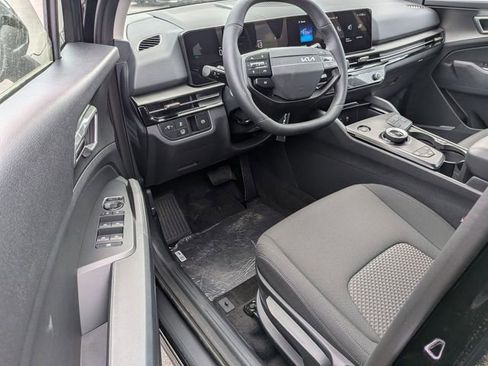 New 2026 Kia Sportage LX FWD image 12