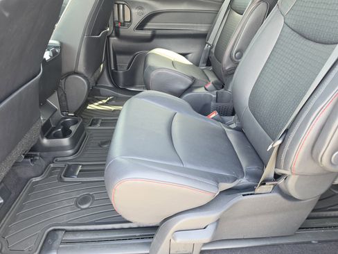 Used 2025 Toyota Sienna XSE w/ XSE Plus Package image 10