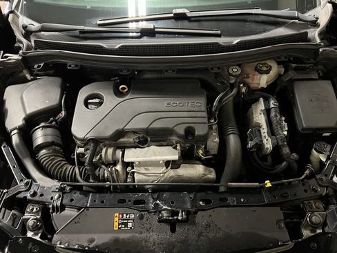 Used 2019 Chevrolet Cruze LT image 40