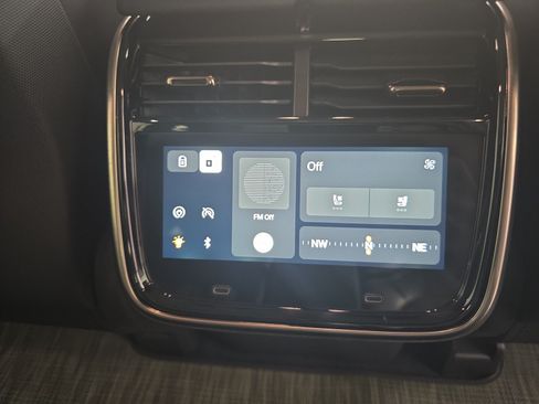 Used 2024 Rivian R1S Adventure AWD/4WD image 30