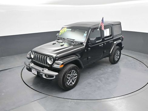 Used 2025 Jeep Wrangler Unlimited Sahara AWD/4WD image 26