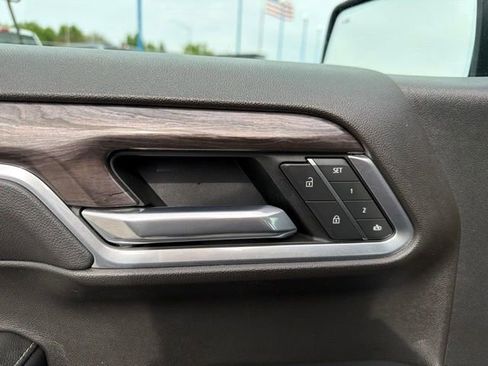 Used 2022 Chevrolet Silverado 1500 LTZ w/ LTZ Premium Package AWD/4WD image 23