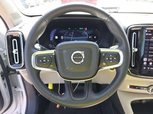 Used 2026 Volvo XC40 B5 Plus AWD/4WD image 9
