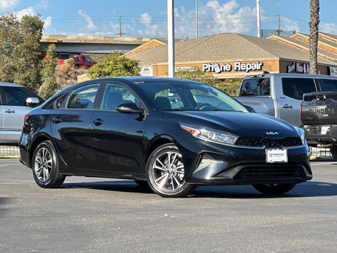 Used 2023 Kia Forte LXS w/ LXS Technology Package image 8