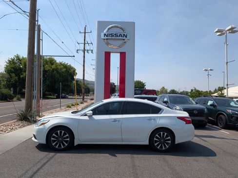 Used 2016 Nissan Altima 2.5 SV FWD image 1