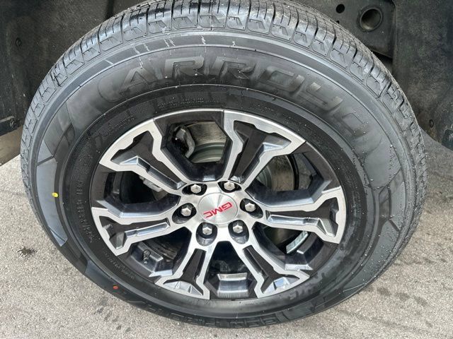 Used 2024 GMC Canyon AT4 w/ Canyon Safety Plus Package AWD/4WD image 10