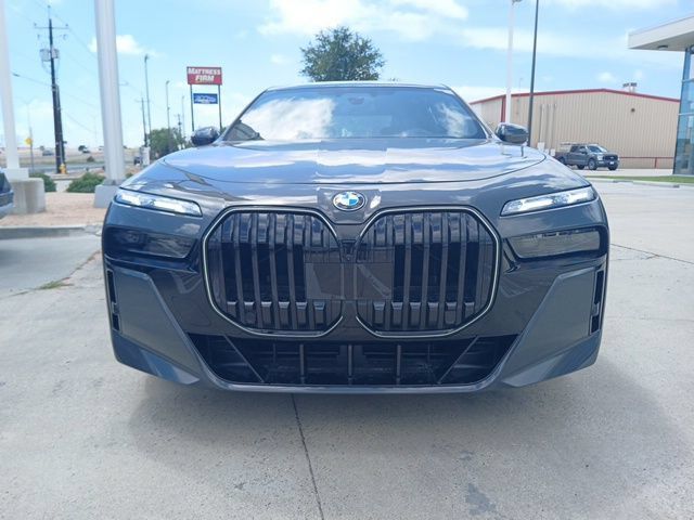 New 2026 BMW 760i xDrive w/ Executive Package AWD/4WD image 2