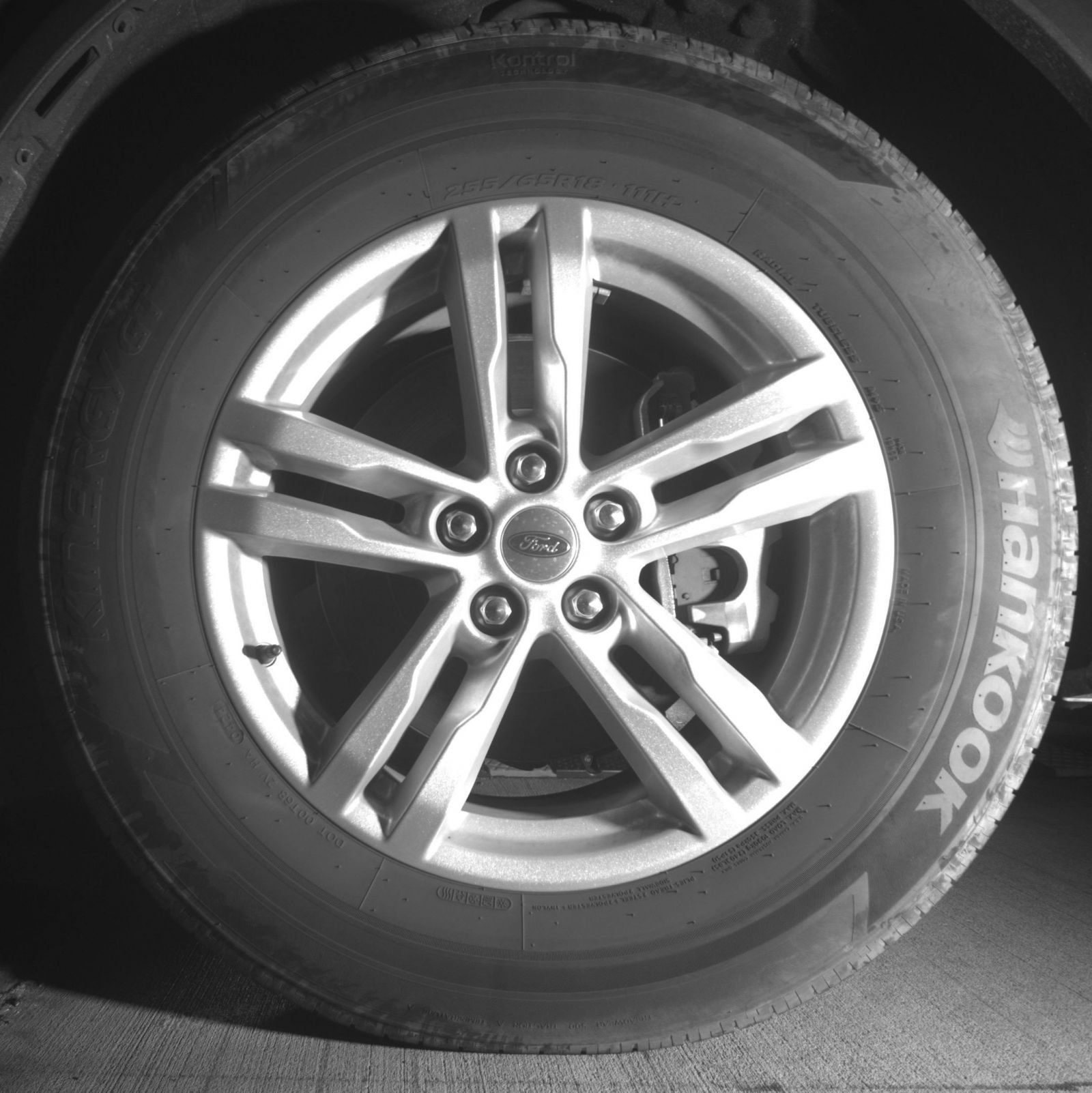 Used 2024 Ford Explorer XLT w/ Equipment Group 202A RWD image 14
