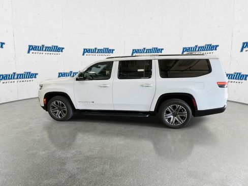 Used 2024 Jeep Wagoneer L Series II w/ Flexible Seating Group AWD/4WD image 7