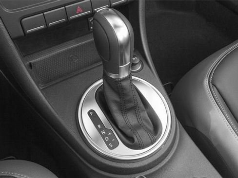 Used 2013 Volkswagen Beetle 2.5 image 10