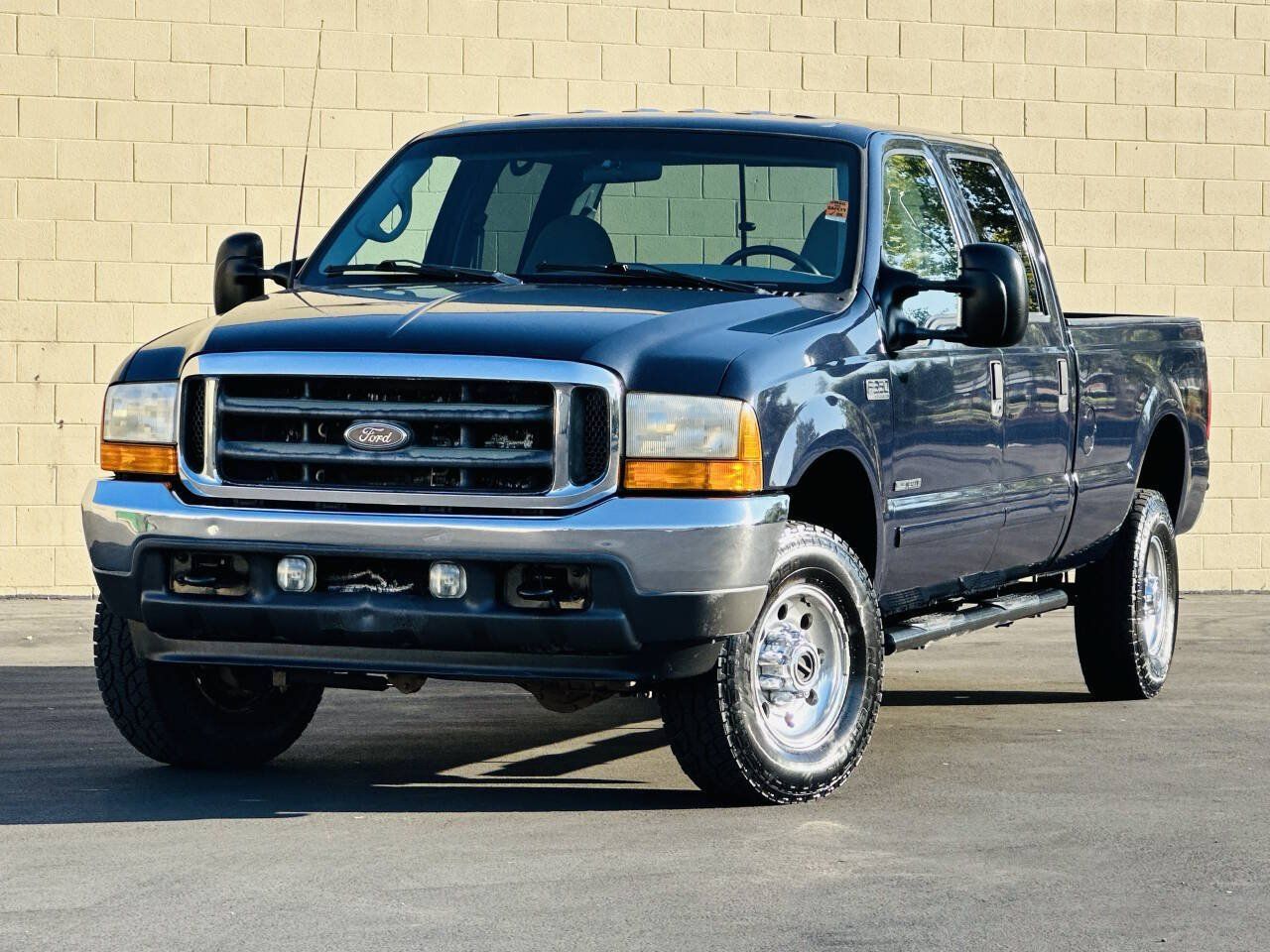 Used 2001 Ford F350 XLT AWD/4WD image 2