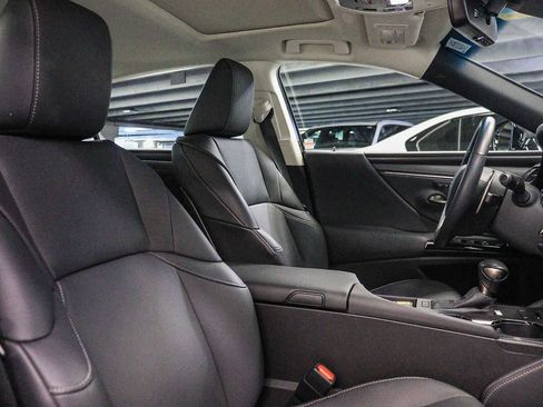 Used 2025 Lexus ES 350 w/ Premium Package FWD image 17