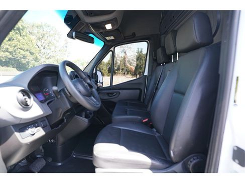 Used 2021 Mercedes-Benz Sprinter 2500 image 16