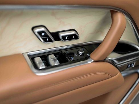 Used 2024 Land Rover Range Rover SV image 38