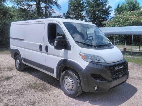Used 2025 RAM ProMaster 2500 w/ Convenience Group FWD image 2