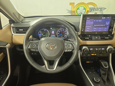 Used 2022 Toyota RAV4 XLE Premium AWD/4WD image 15