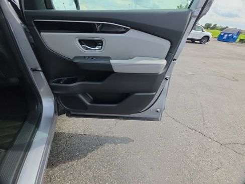 Certified 2025 Honda Pilot EX-L image 30