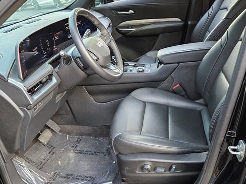 Used 2025 Cadillac XT4 Premium Luxury image 11