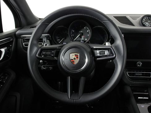 Used 2025 Porsche Macan image 12