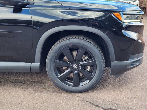 Used 2025 Honda Pilot Black Edition image 29
