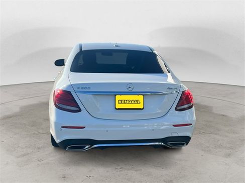 Used 2017 Mercedes-Benz E 300 4MATIC image 4