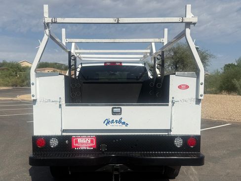 Used 2020 RAM 2500 Tradesman w/ Chrome Appearance Group RWD image 4