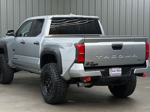 Used 2025 Toyota Tacoma TRD Off-Road image 3