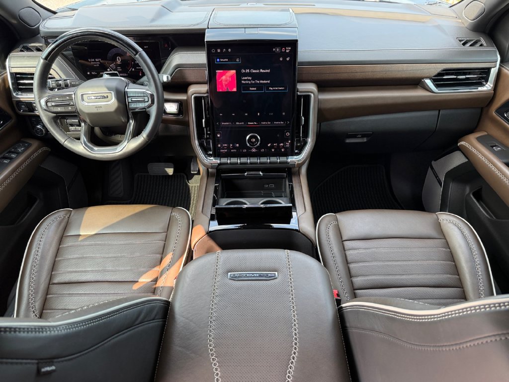 Used 2025 GMC Yukon XL Denali Ultimate AWD/4WD image 12