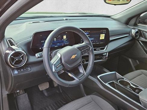 Used 2025 Chevrolet Equinox LT w/ Safety and Technology Package image 9