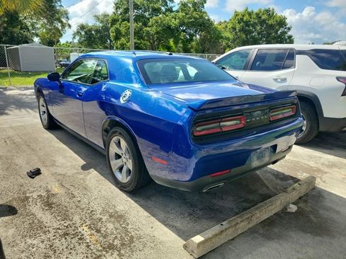 Used 2021 Dodge Challenger SXT w/ Driver Convenience Group RWD image 3