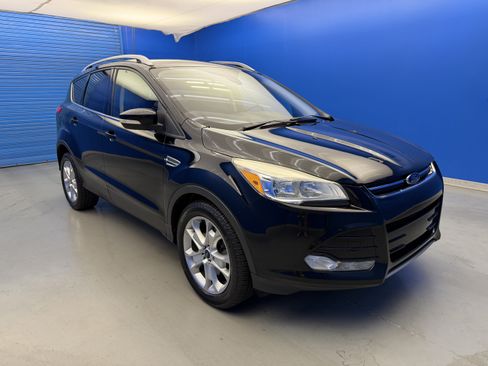 Used 2016 Ford Escape Titanium FWD image 2