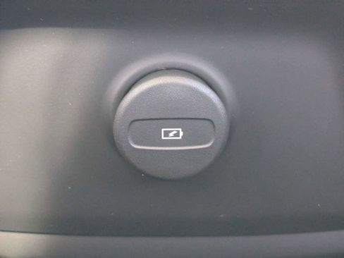 New 2026 Volvo XC60 T8 Core w/ Protection Package Premier image 18