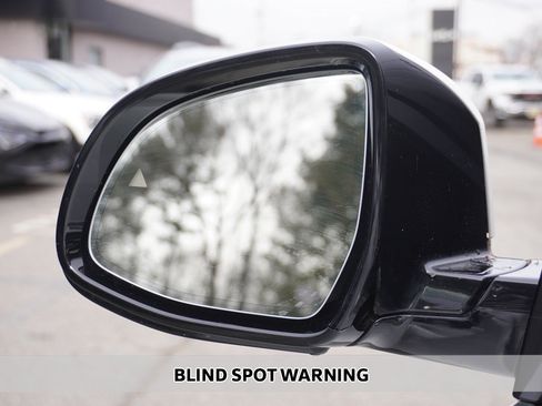 Used 2022 BMW X5 xDrive40i w/ Parking Assistance Package image 6