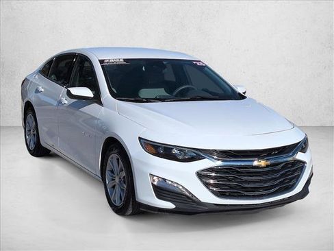 Used 2025 Chevrolet Malibu LT image 3