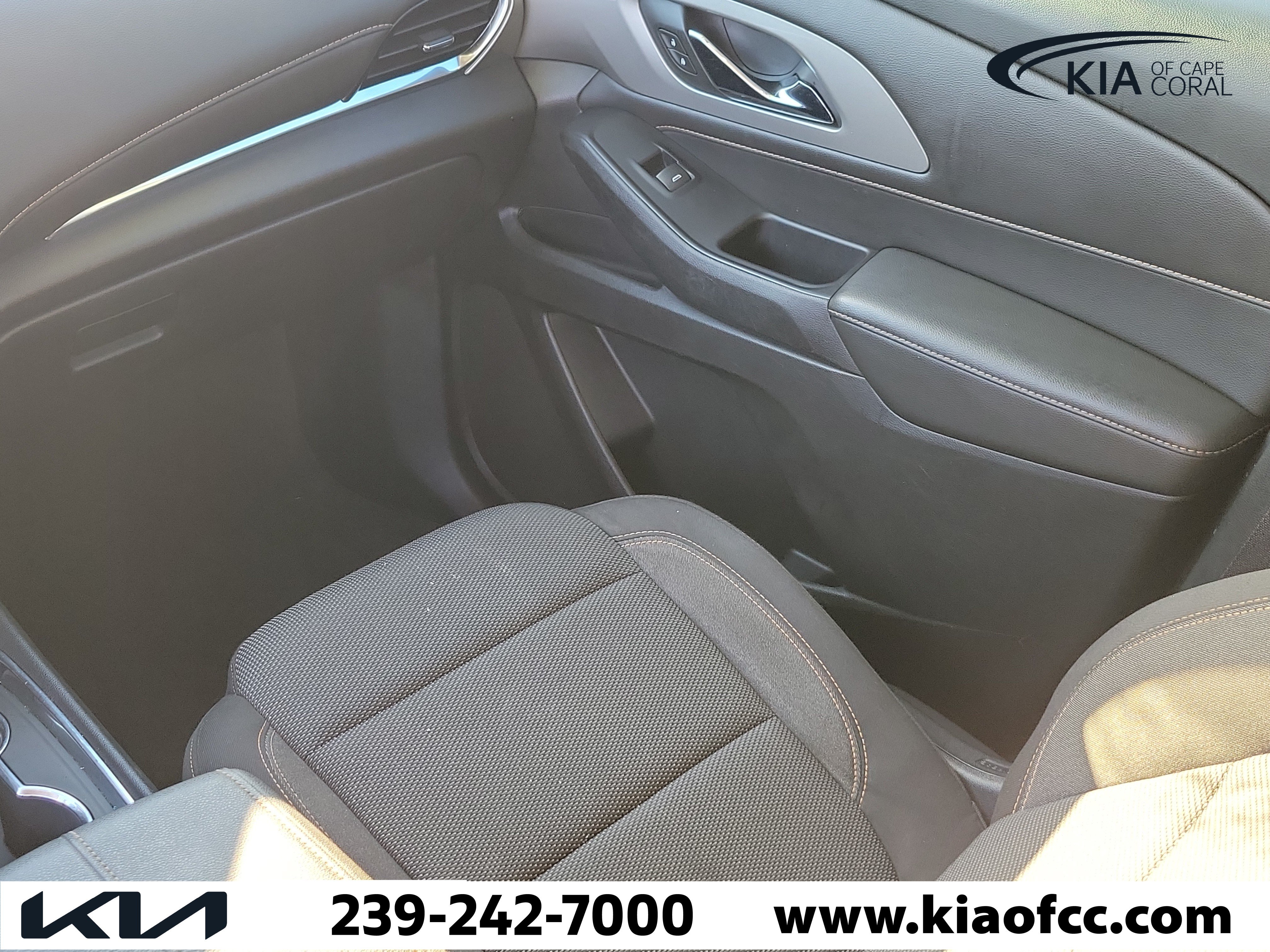 Used 2020 Chevrolet Traverse LT FWD image 18