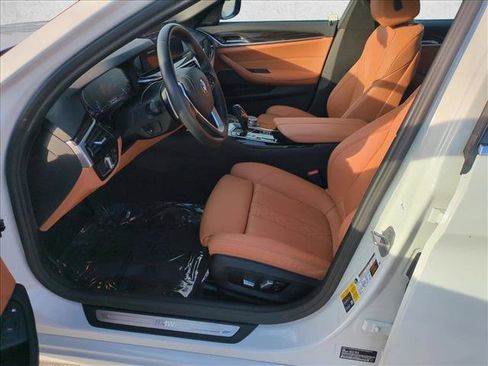 Used 2023 BMW 530e w/ Premium Package RWD image 17