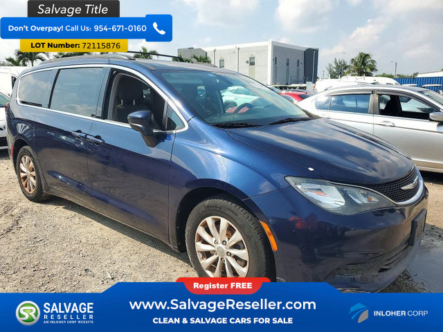 Used 2017 Chrysler Pacifica Touring w/ Tire & Wheel Group FWD image 5