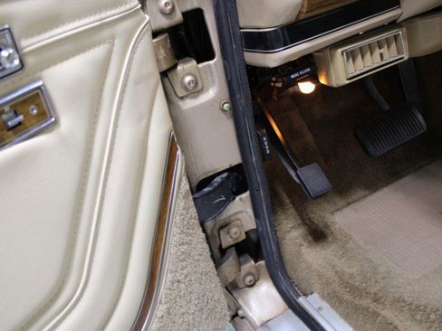 Used 1989 Jeep Grand Wagoneer image 46