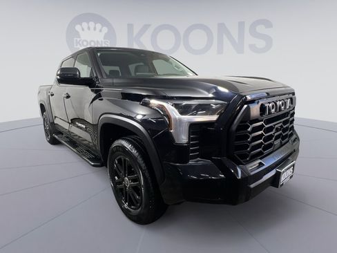Used 2022 Toyota Tundra SR5 w/ SR5 Premium Package image 10
