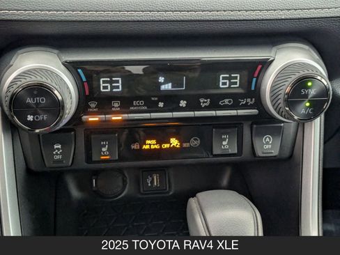 Used 2025 Toyota RAV4 XLE image 20