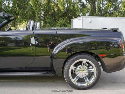 Used 2005 Chevrolet SSR w/ Preferred Equipment Group RWD image 5