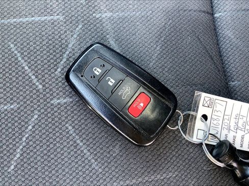 Used 2021 Toyota RAV4 XLE w/ Convenience Package image 14