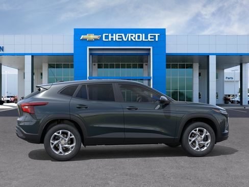 New 2026 Chevrolet Trax LS w/ LS Convenience Package FWD image 5